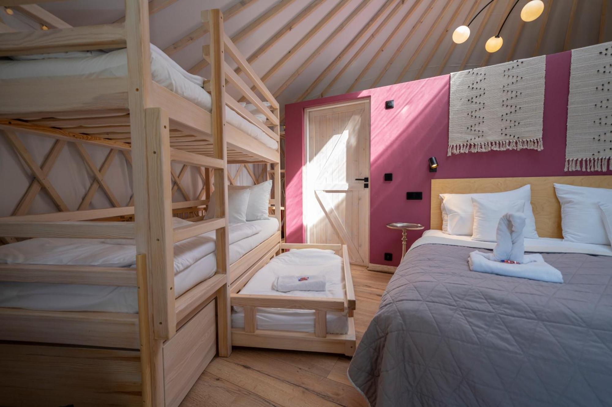 Dom W Domu - Izera Glamping Bed & Breakfast Gajowka  Oda fotoğraf
